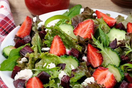 Salad of vinaigrette with strawberries