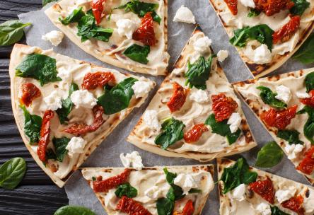 Veggie n’ Hummus Grilled Whole-Wheat Pizza