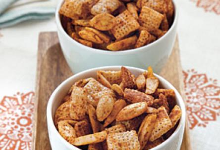 Spicy Almond-Pumpkinseed Snack Mix