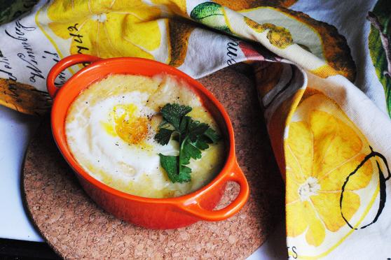 Baked Cheesy Grits and Eggs