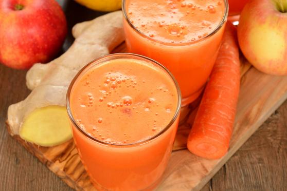 Carrot, ginger and apple smoothie 