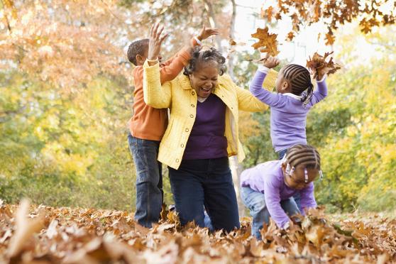 Family playing with leaves 